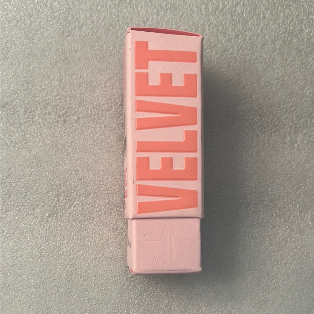 Jeffree Star Cosmetics Lipstick - Velvet Trap in the shade CELEBRITY SKIN OG